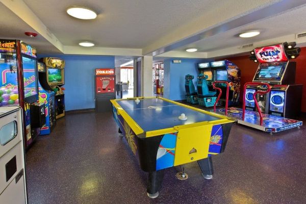 Game room at the Flamingo Hotel in Orlando 600