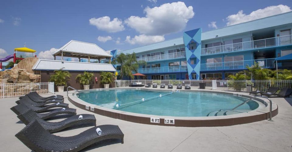 Quiet pool at the Flamingo Waterpark Resort in Orlando 960