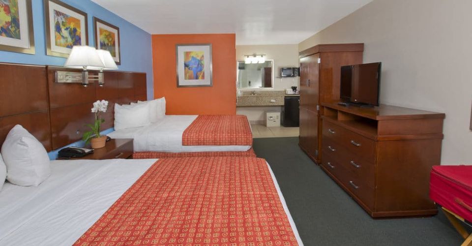 Standard room with 2 queen beds at the Flamingo Waterpark resort in orlando 960