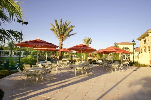 Outdoor Dining at the Anchors Cafe Holiday Inn Orange Lake Orlando 600