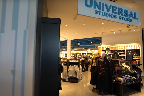 Universal Store entrance at the Aventura Hotel in Orlando 600
