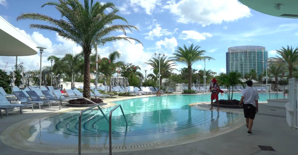 Pool entrance with lifegurad at the Loews Universal Aventura Hotel in Orlando 600