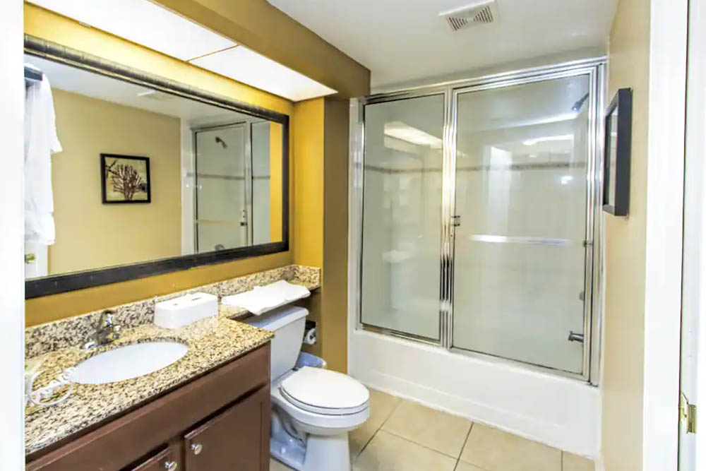 2nd bathroom with single sink in the 2 Bedroom Villa at the Marketplace at the Westgate Lakes Resort Orlando 1000