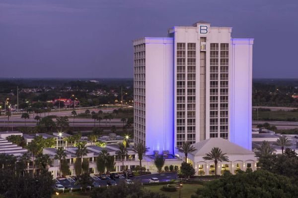 Outside evening view B Resort in Orlando 600