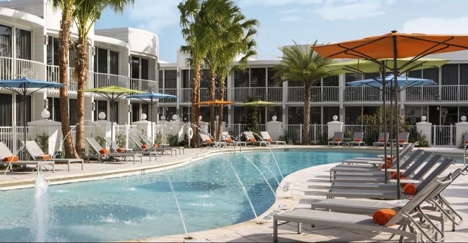 Pool Edge with Sprayers B Resort & Spa Orlando 960