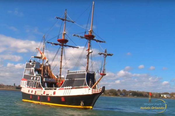 Black Raven Pirate Ship on the waters of St Augustine 1000