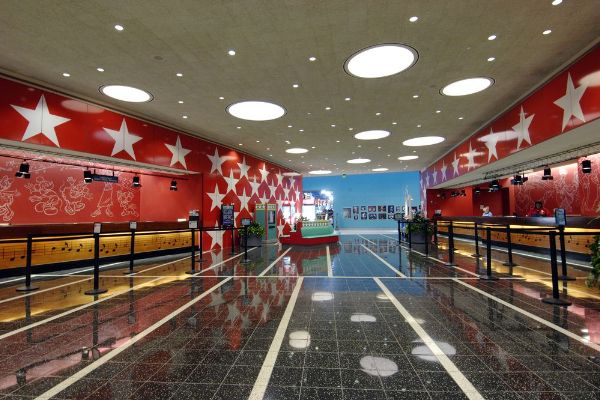 Check-in Counter at the Disney All Star Music Resort 600
