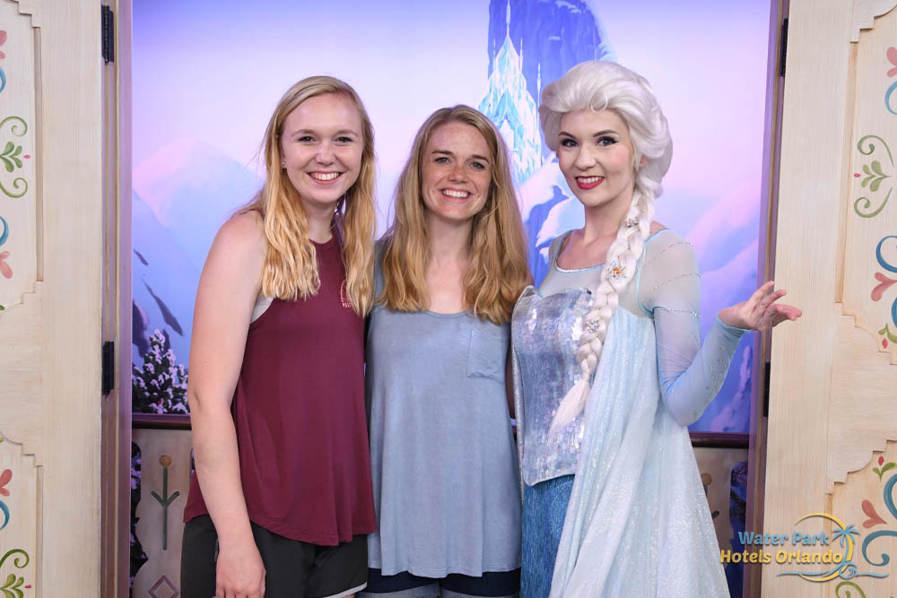 Disney PhotoPass photo with Elsa and 2 young ladies at Disney World 1000