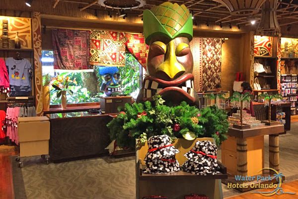 Tiki with Christmas decoration in the store at the Disney Polynesian Resort 600