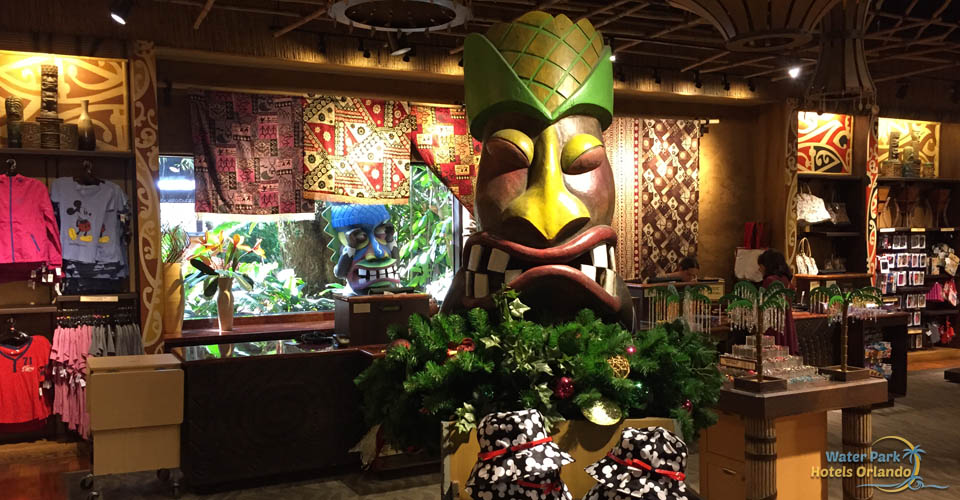 Tiki with Christmas decoration in the store at the Disney Polynesian Resort 960