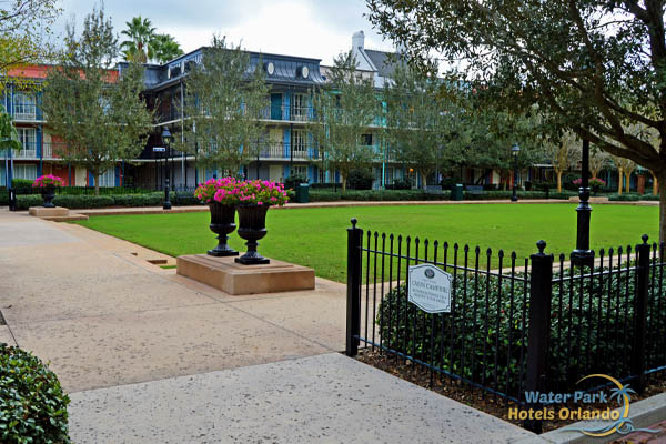 Open Courtyard between buildings 5 & 6 at the Disney Port Orleans French Quarter