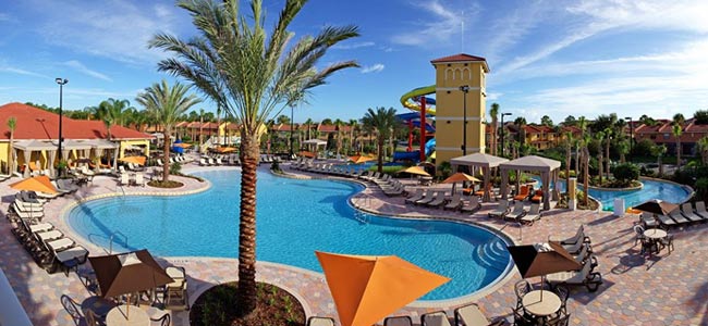 Family pool with Zero entry access at the Fantasy World Resort in Orlando