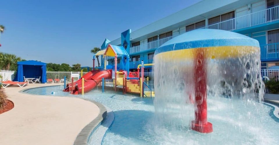 Kids splash park at the Flamingo Resort in Orlando 960