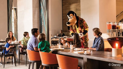 Goofy at a family table entertaining and talking to the kids at the Four Seasons Orlando Character Breakfast