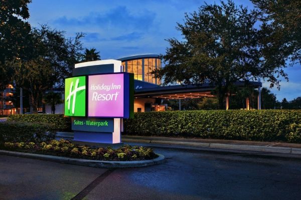 Front entrance sign to the Holiday Inn Resort and Suites in Orlando 600