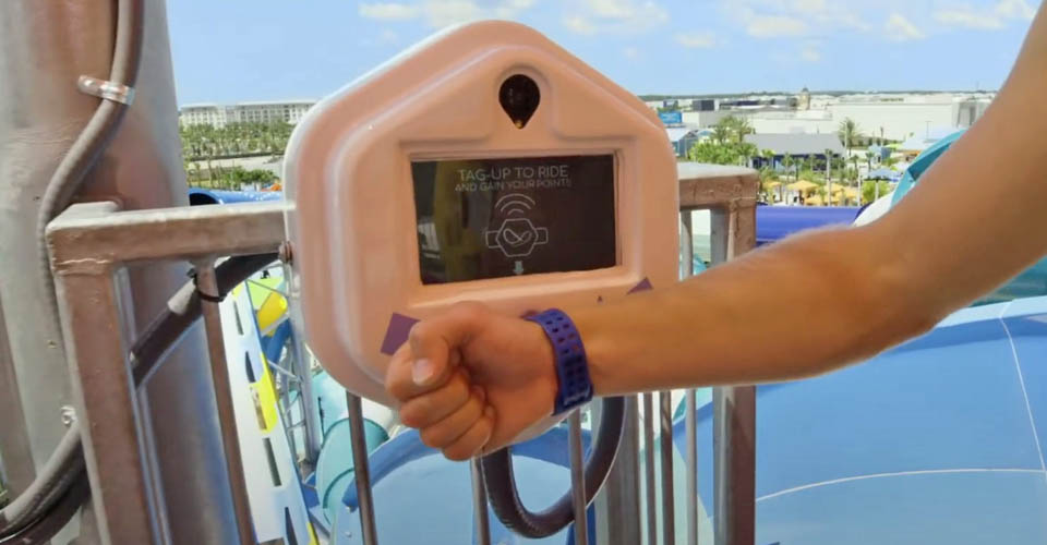 Using your smart band to start ride at Island H2O Live Water Park in Orlando 960