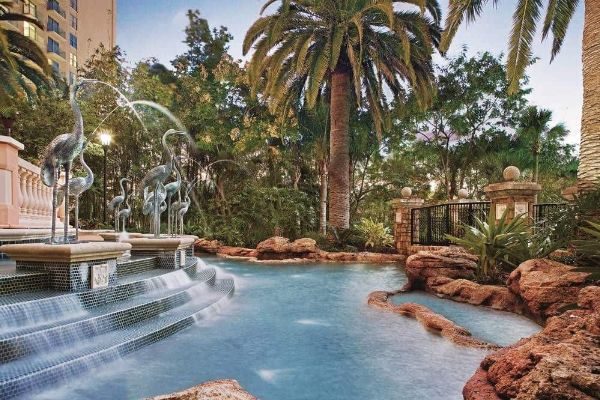 Fountains by the pool and lazy river at the JW Marriott in Orlando 600