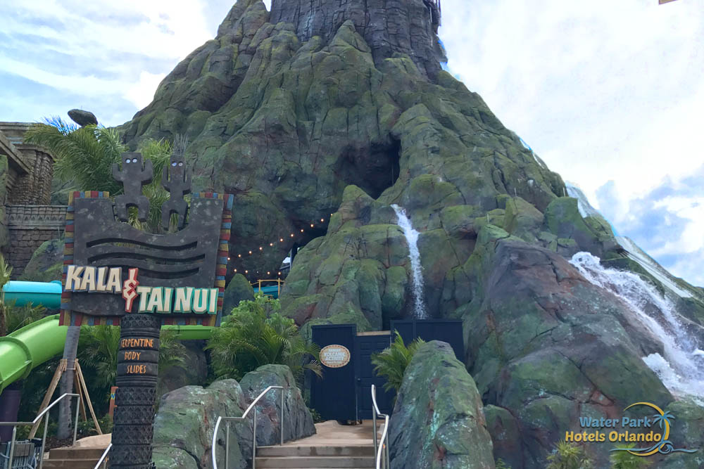 Entrance sign to the Kala & Tai Nui Drop Slide t the Univeral Volcano Bay Water Park 1000