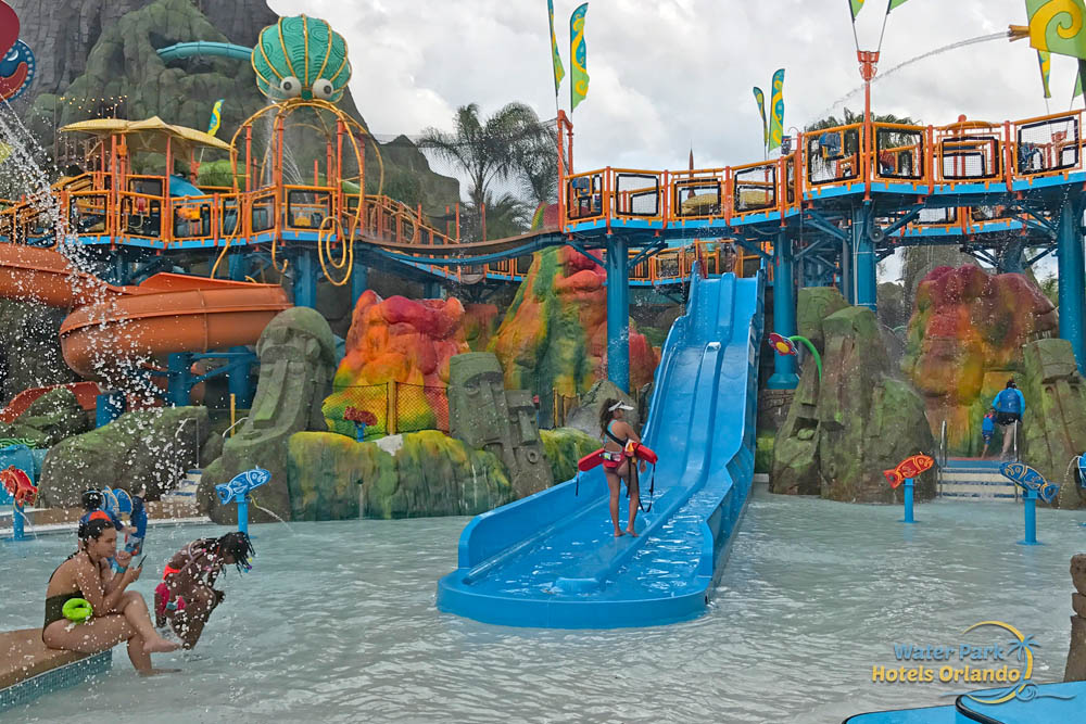 Kids splash area, Runamukka Reef, racing water slide at Volcano Bay Water Park in Orlando 1000