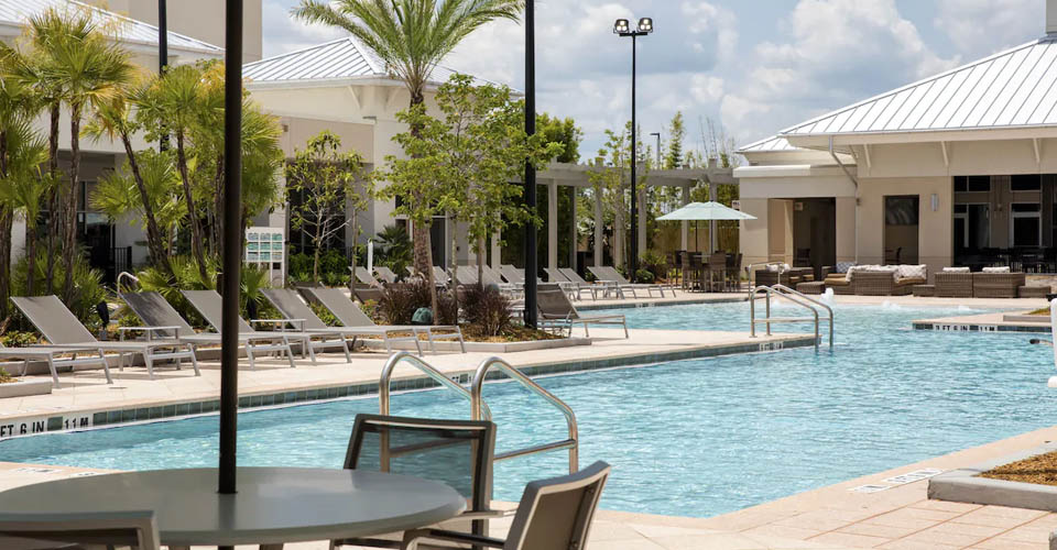 Seating at the Pool Springhill Suites at Flamingo Crossing 960