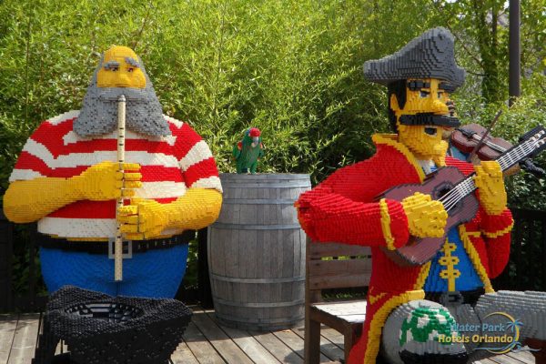 Pirate scene at LegoLand 1000