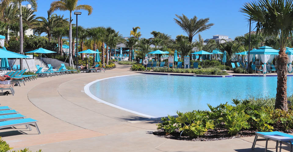 Fins Up Beach Club pool zero-entry at the Margaritavilla Resort in Orlando 960