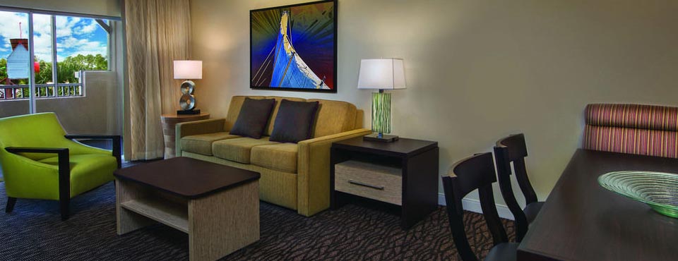 The Living Room has plenty of spce with Sleeper Sofa at the Marriott Harbour Lake in Orlando 960