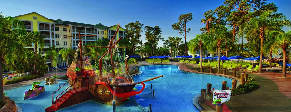 Wide Overview of the Pirates Splash Down Children's Water Park with Zero-Entry access, water fountains and Water Slides at the Marriott Harbour Lake Resort in Orlando