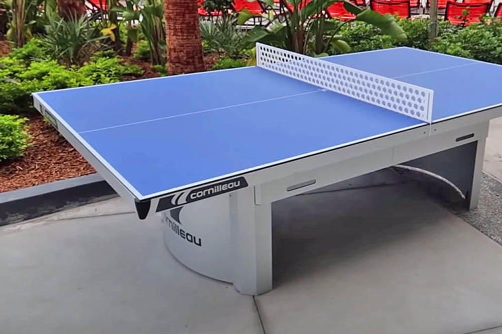 Ping Pong table by the pool at the Dockside Inn and Suites Universal Value Resort in Orlando 1000