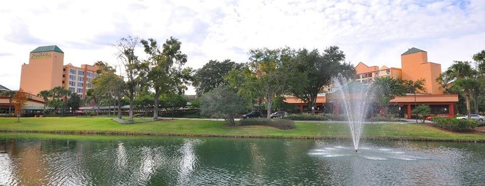 View of the grounds with lake and water features in front of the Radisson Resort Orlando Celebration 960