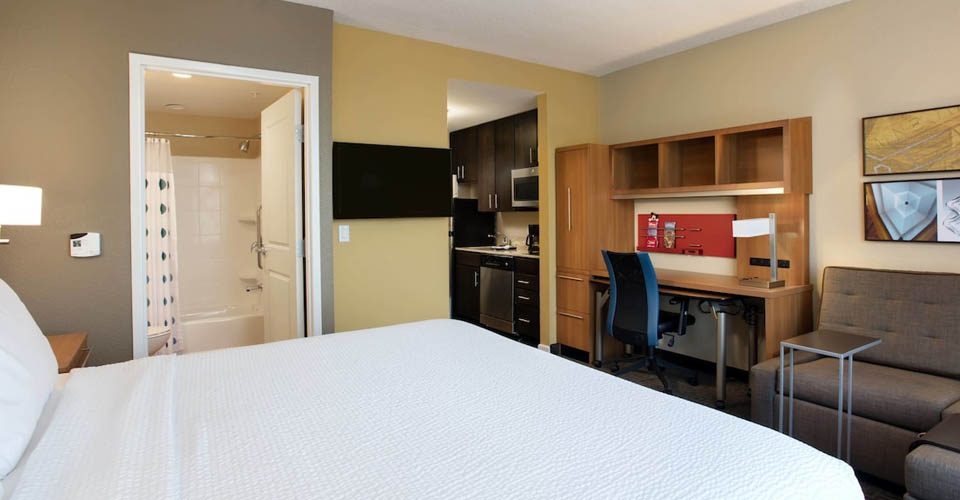 Full View of Studio Suite King at TownePlace Suites Flamingo Crossing in Orlando 960