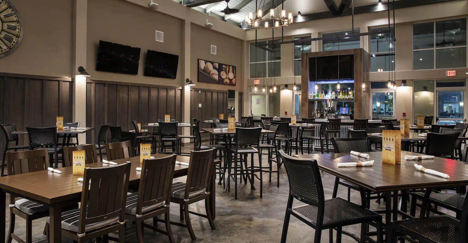 Dining area Flamingo's Bar and Grille at the Business Center at the Springhill Suites at Flamingo Crossing 960
