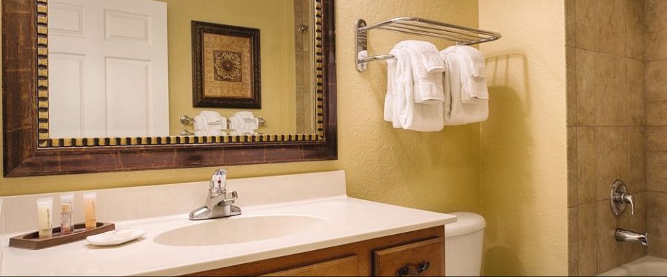 2nd Bathroom with Tub and Shower unit at the Wyndham Bonnet Creek Resort Orlando