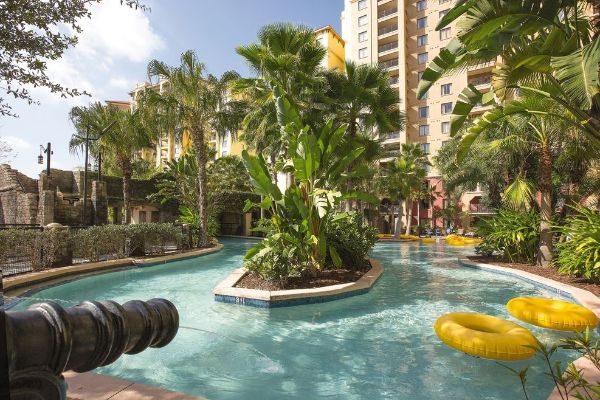 View of a corner section of the Lazy River at Wyndham Bonnet Creek with water spraying canons 600