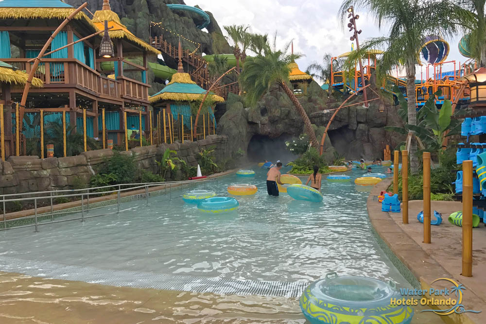 Zero-entry at the Kopiko Wai Lazy River in the Volcano at the Univeral Volcano Bay Water Park 1000